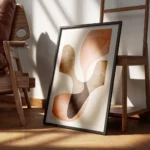 affiche avec des formes organiques abstraites superposees de couleur marron et o encadre.webp