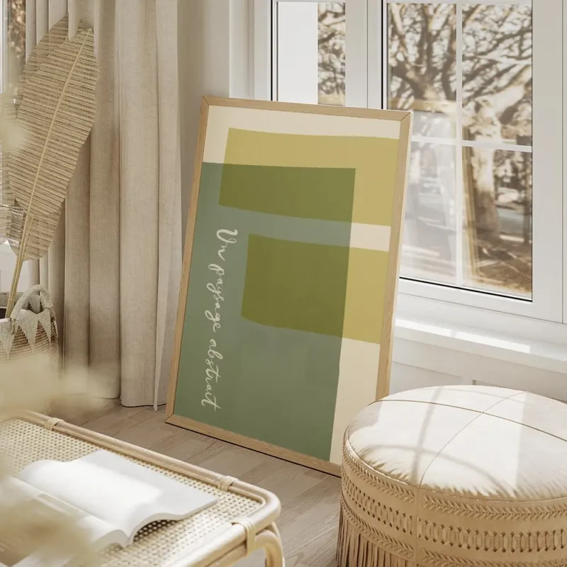 affiche avec des formes rectangulaires et courbes aux couleurs vert sauge jaune salon beige.webp