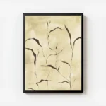 affiche avec des herbes marines foncees stylisees sur un fond beige texture et c avec cadre.webp