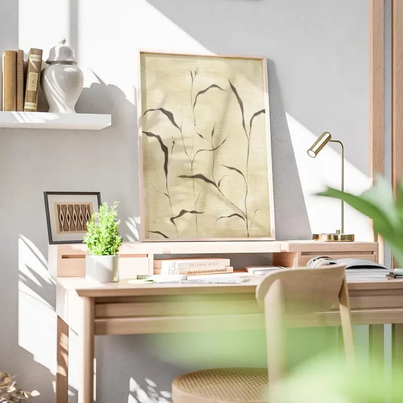 affiche avec des herbes marines foncees stylisees sur un fond beige texture et c bureau.webp