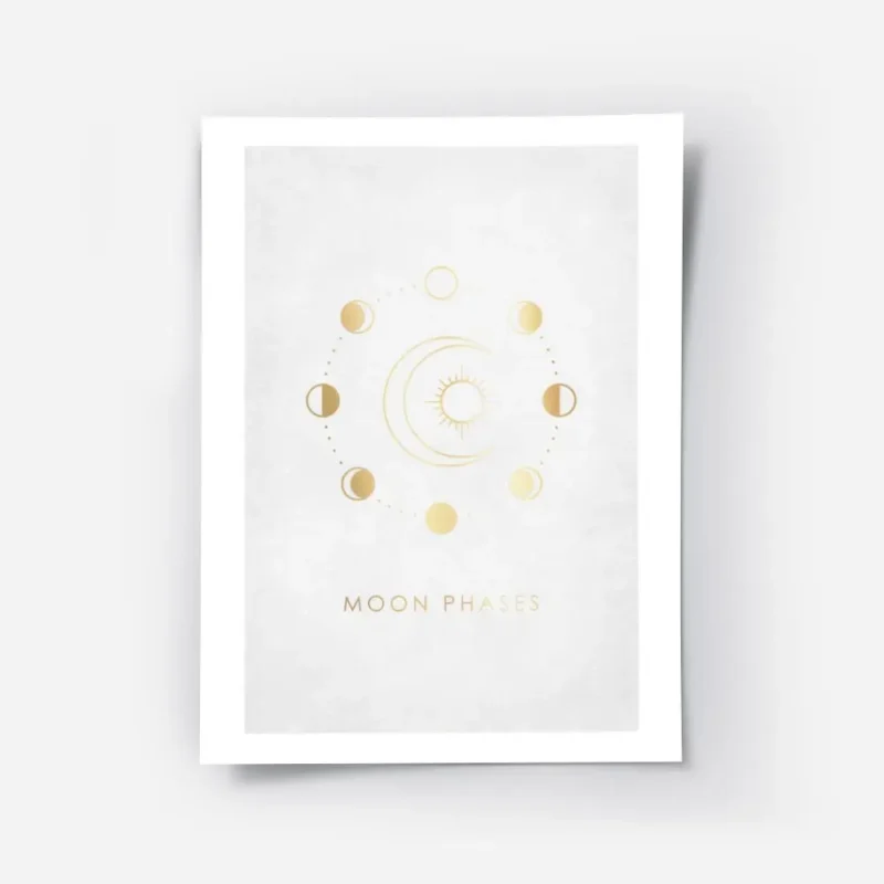 affiche avec des illustrations dorees dune lune et dun soleil entoures de phases.webp