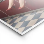 affiche avec des jambes de femme en talons rouges sortant dune machine a laver r lightpanel.webp