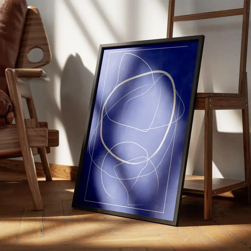 affiche avec des lignes abstraites blanches sur un fond bleu profond encadre.webp
