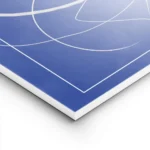 affiche avec des lignes abstraites blanches sur un fond bleu profond lightpanel.webp