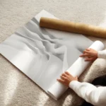 affiche avec des lignes douces et ondulantes en degrade de blanc et gris clair c enroule.webp