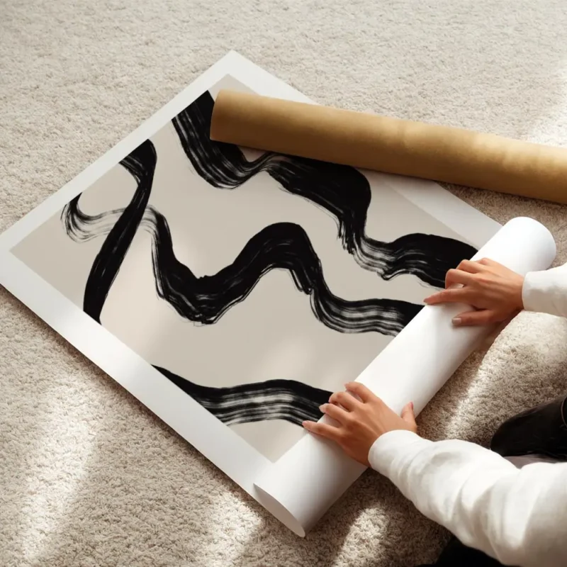 affiche avec des lignes noires epaisses et ondulantes sur un fond beige creant u enroule.webp
