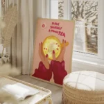 affiche avec des mains tenant une tasse de the des fleurs et le message humorist salon beige.webp