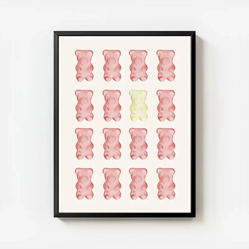 affiche avec des oursons gummy rouges et un jaune au centre disposes en rangees avec cadre.webp
