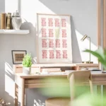 affiche avec des oursons gummy rouges et un jaune au centre disposes en rangees bureau.webp