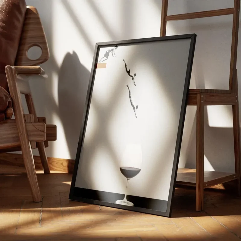 affiche avec des plongeurs en noir et blanc et un verre de vin rouge sur fond bl encadre.webp
