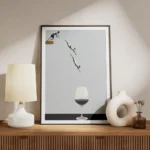 affiche avec des plongeurs en noir et blanc et un verre de vin rouge sur fond bl meuble.webp