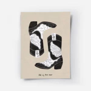 affiche avec deux bottes de cowboy noires et blanches sur fond beige et le texte.webp