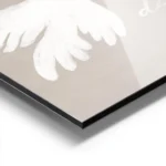 affiche avec deux colombes blanches peintes en coups de pinceau doux entourees d aluminium.webp