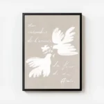 affiche avec deux colombes blanches peintes en coups de pinceau doux entourees d avec cadre.webp