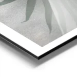 affiche avec deux feuilles de palmier lune doree et lautre vert fonce sur un fon aluminium.webp
