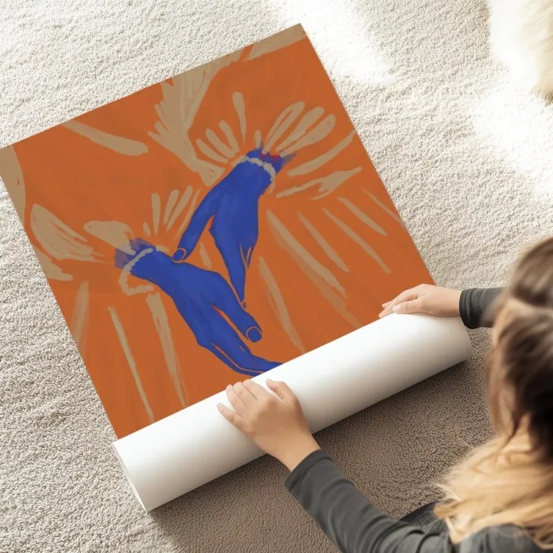 affiche avec deux mains bleues aux poignets perles sur un fond orange vif entour au sol.webp