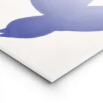 affiche avec deux oiseaux bleus stylises et abstraits en plein vol sur un fond c lightpanel.webp