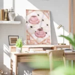 affiche avec deux tasses de cafe roses sur un carrelage blanc beige et rose aux bureau.webp