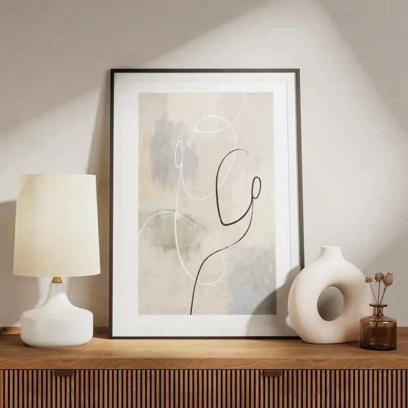 affiche avec deux visages en art lineaire noir et blanc sur fond beige et bleu meuble.webp