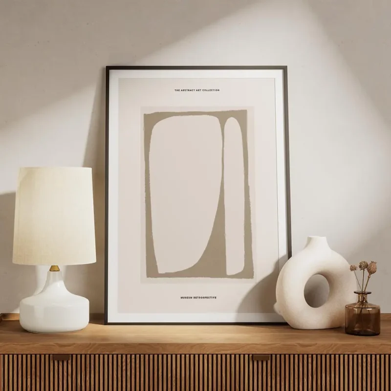 affiche avec formes abstraites beiges et marron sur fond beige typographie noire meuble.webp