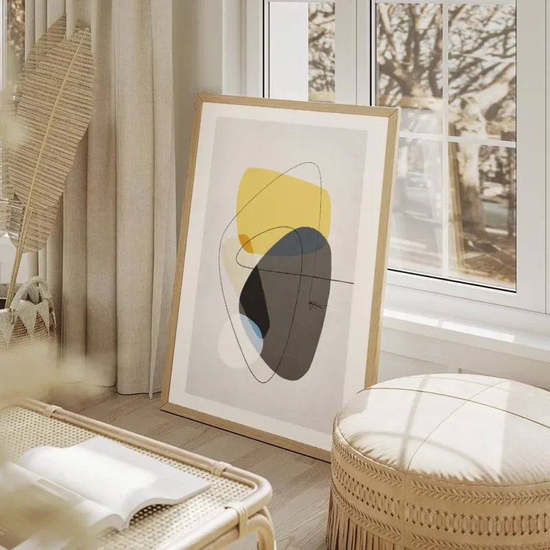 affiche avec formes abstraites jaunes et grises tourbillon noir et lignes fines salon beige.webp