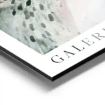 affiche avec formes abstraites vertes blanches et roses typographie noire en hau aluminium.webp