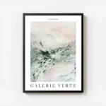 affiche avec formes abstraites vertes blanches et roses typographie noire en hau avec cadre.webp