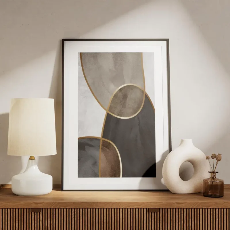 affiche avec formes aquarelles beiges marron et noires separees par des lignes d meuble.webp