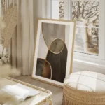 affiche avec formes aquarelles beiges marron et noires separees par des lignes d salon beige.webp