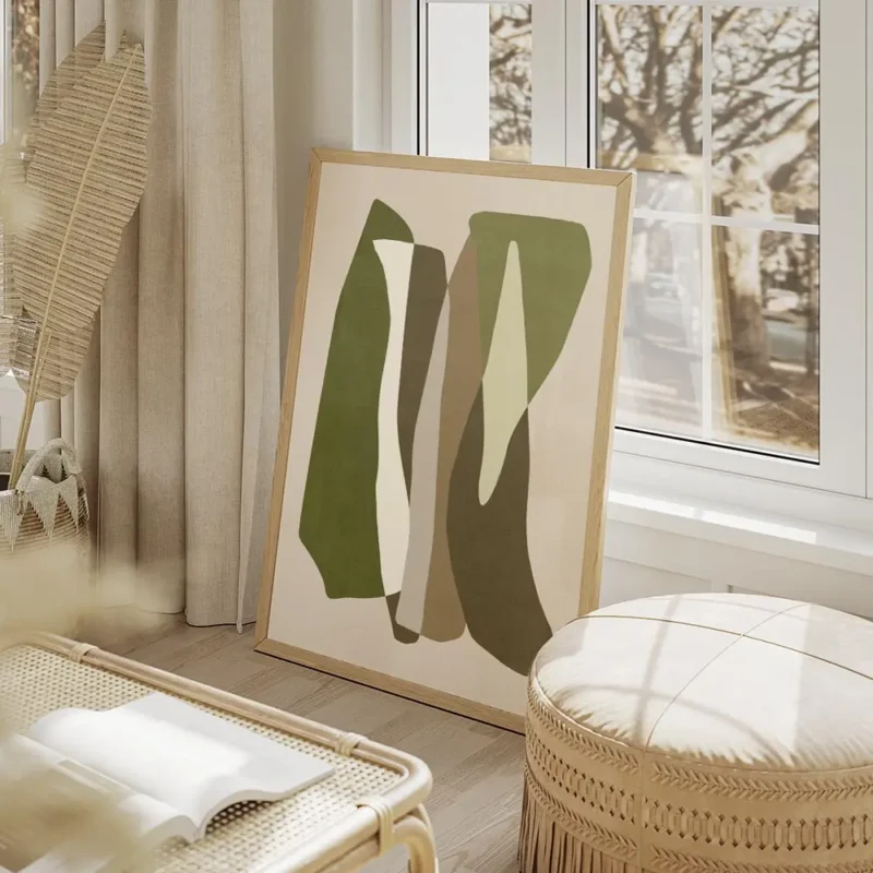 affiche avec formes graphiques vertes blanches grises et marron sur fond beige s salon beige.webp