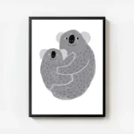 affiche avec illustration de deux koalas gris enlaces aux yeux ronds et souriant avec cadre.webp