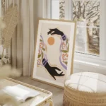 affiche avec illustration de deux mains noires aux manches fleuries et violettes salon beige.webp
