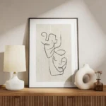 affiche avec illustration de deux visages abstraits noirs sur fond beige texture meuble.webp