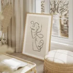 affiche avec illustration de deux visages abstraits noirs sur fond beige texture salon beige.webp