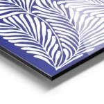 affiche avec illustration de feuilles de palmier blanches aux lignes fluides sur aluminium.webp