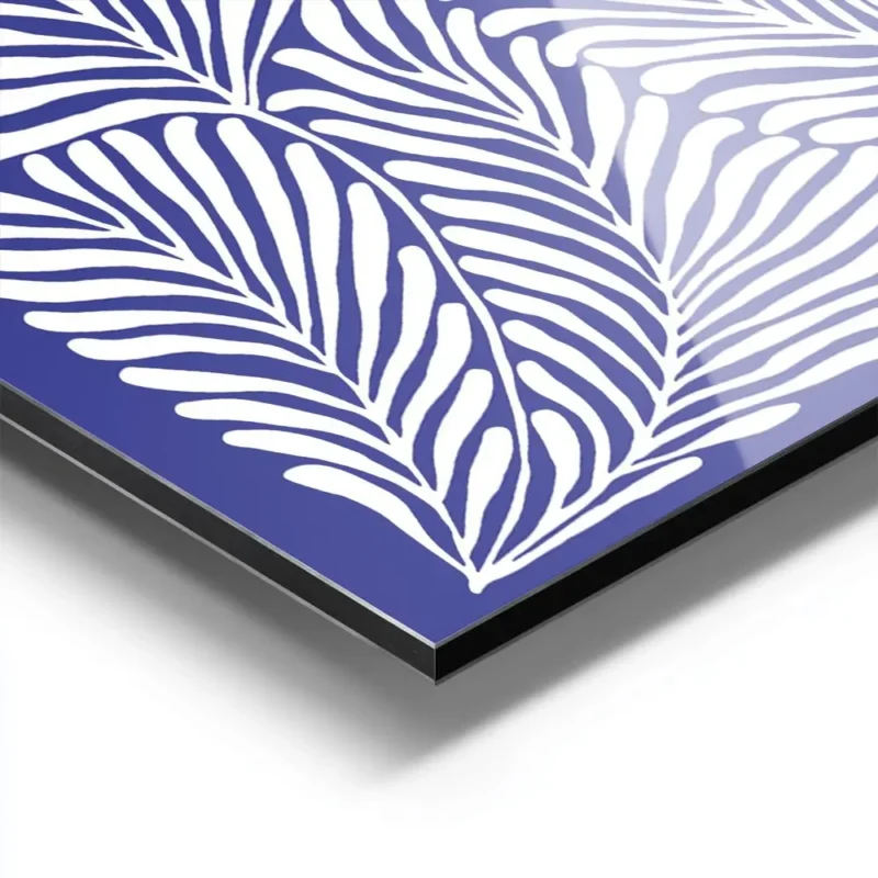 affiche avec illustration de feuilles de palmier blanches aux lignes fluides sur aluminium.webp