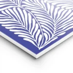 affiche avec illustration de feuilles de palmier blanches aux lignes fluides sur lightpanel.webp