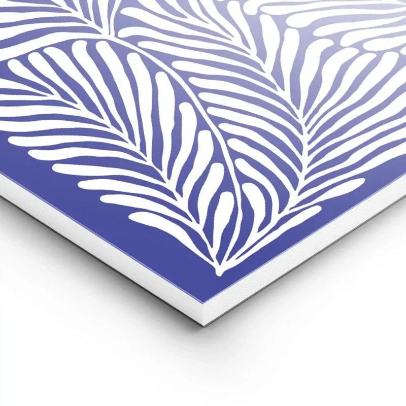 affiche avec illustration de feuilles de palmier blanches aux lignes fluides sur lightpanel.webp