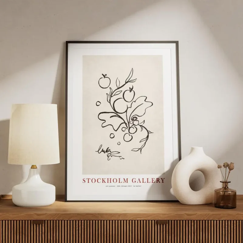 affiche avec illustration de feuilles et baies noires dessinees a la main sur fo meuble.webp