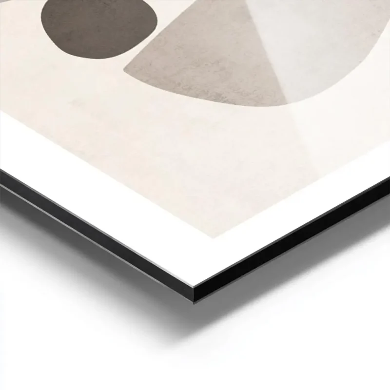 affiche avec illustration de formes abstraites et texturees en beige et gris sur aluminium.webp