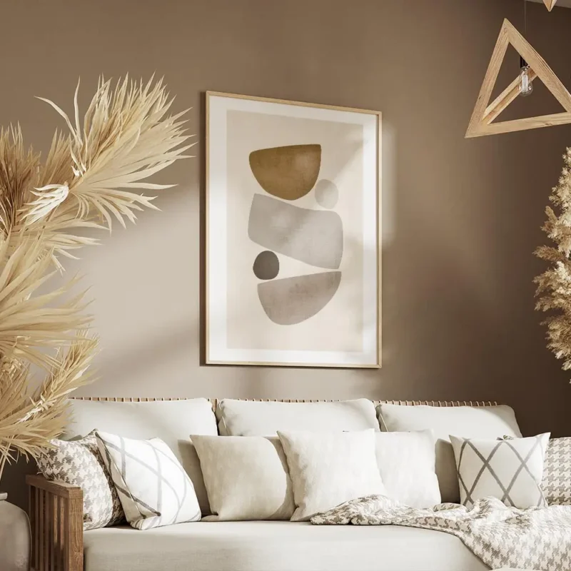 affiche avec illustration de formes abstraites et texturees en beige et gris sur salon.webp