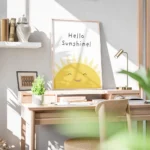 affiche avec illustration dun soleil jaune souriant et le texte hello sunshine e bureau.webp