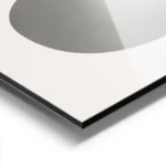 affiche avec illustration dun vase argente aux feuilles bleues sur fond clair aluminium.webp