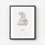 affiche avec illustration dune lapine et son lapereau sur fond gris texte person avec cadre.webp