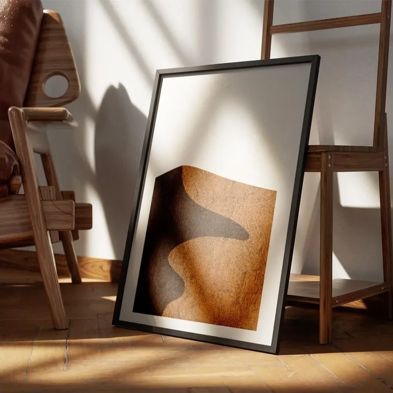 affiche avec illustration graphique de dunes de sable marron une ombre foncee et encadre.webp