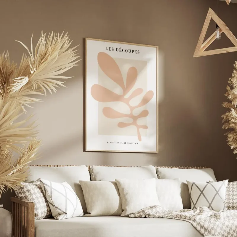 affiche avec illustration graphique dune feuille abstraite rose sur fond beige c salon.webp