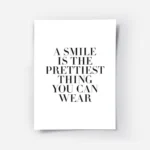 affiche avec la citation a smile is the prettiest thing you can wear en typograp.webp