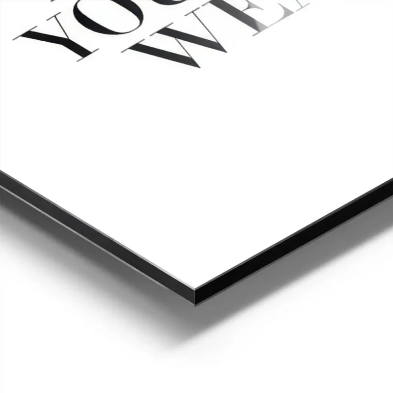affiche avec la citation a smile is the prettiest thing you can wear en typograp aluminium.webp