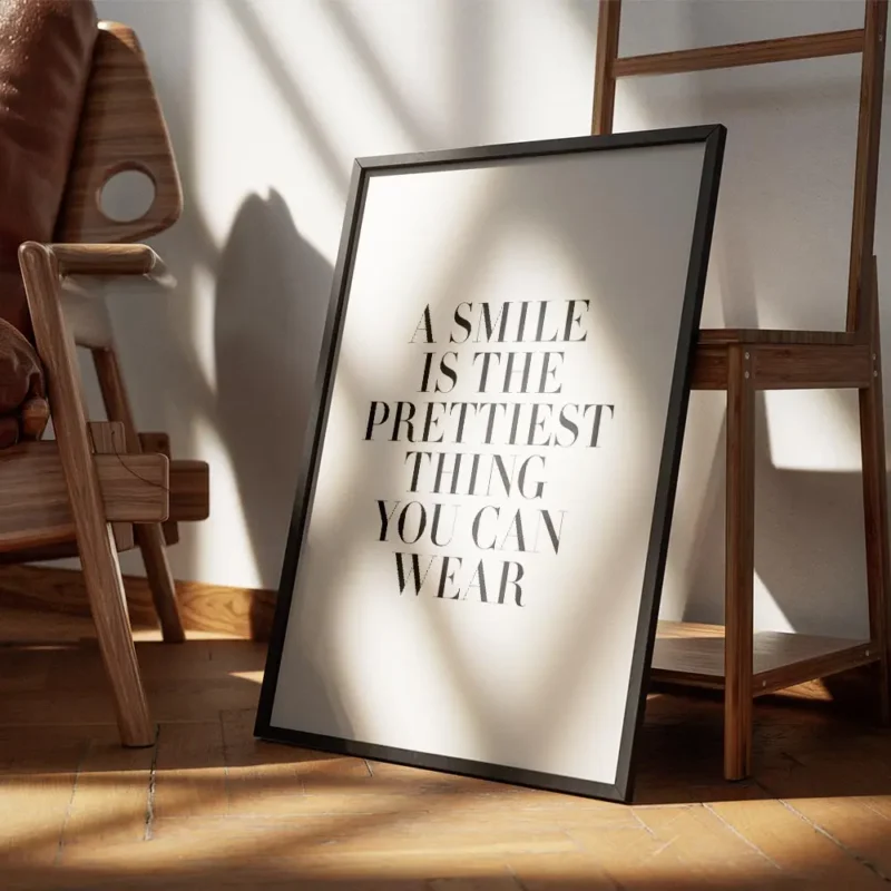 affiche avec la citation a smile is the prettiest thing you can wear en typograp encadre.webp