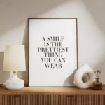 affiche avec la citation a smile is the prettiest thing you can wear en typograp meuble.webp